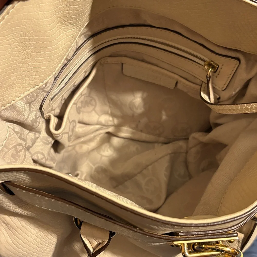Michael Kors Elegant Tan Saffiano Leather Handbag